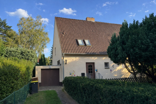 Foto - Schöne Doppelhaushälfte mit Garten und Garage