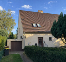 Schöne Doppelhaushälfte mit Garten und Garage - Berlin Neukölln