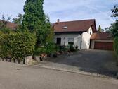 Foto - Schönes Einfamilienhaus mit großer Garage, Hof, Rasen, Vermietung