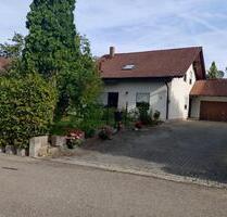 Schönes Einfamilienhaus mit großer Garage, Hof, Rasen, Vermietung - Creglingen
