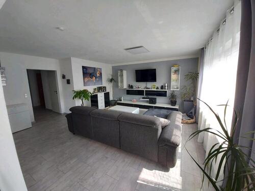 Foto - Helle, renovierte 2,5-Zimmer-Erdgeschosswohnung mit Garten