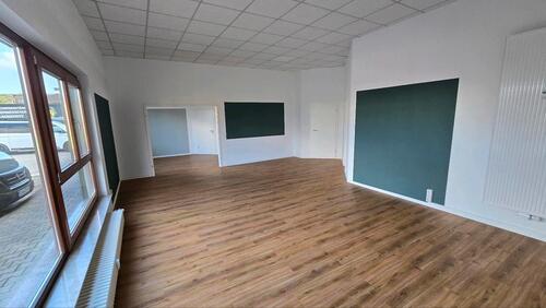 Foto - Praxis,Büros,WCs,Küche,Parkplätze