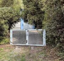 Großzügiges Grundstück mit Bestandsgebäuden in Schmelz