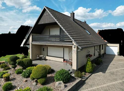 Foto - Sehr gepflegtes großes Einfamilienhaus, Vollkeller von Privat