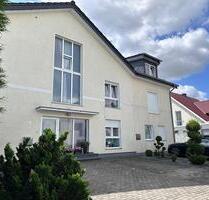 Großzügiges Doppelhaus -Sauna gehobene Innenausstattung mit Küche - Lage