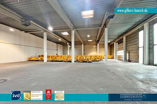Foto - Großzügige Hallenfläche mit Rolltor - geeignet für Lager-Produktionszwecke oder Großhandel