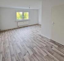 ALLES MIT DABEI! - Spielplatz, Balkon + nette Nachbarn! - Neubrandenburg Datzeberg