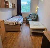 Zimmer zu vermieten - 350,00&nbsp;EUR Kaltmiete, ca.&nbsp; 17,00&nbsp;m&sup2; in Berlin (PLZ: 12619) Marzahn-Hellersdorf
