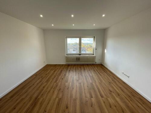 Foto - Kernsaniert & mit Seeblick – moderne 3-Zimmer-Wohnung in Salzgitter-Lebenstedt