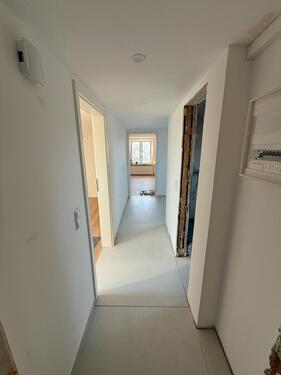 Foto - Kernsanierte 2 Zimmer DG-Wohnung mit Garage, Stellplatz & Keller