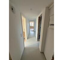 Kernsanierte 2 Zimmer DG-Wohnung mit Garage, Stellplatz & Keller - Wathlingen