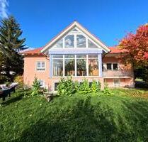 Lichtdurchflutetes Traumhaus mit großem Garten, Teich,+++ - Hemau