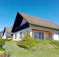 Freistehendes Einfamilienhaus mit Garage in guter Lage - Staudernheim