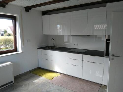 Foto - Haus mit Garage u. Garten auf dem Land
