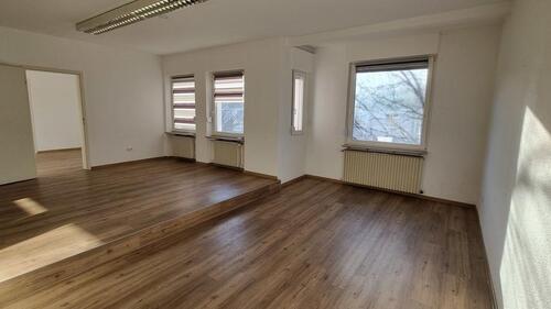 Foto - 4-Zimmer-Wohnung ca. 100 qm in Bahnhofsnähe zu vermieten, 2. OG