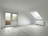 Foto - Neu renovierte 4-Zimmer-Dachwohnung mit Balkon und Blick ins Grüne – ruhiges Wohnen nahe Bretten