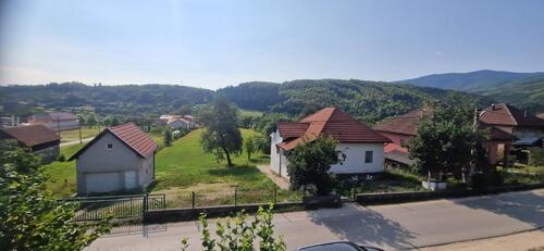 Foto - Haus mit Garage und großem Grundstück zum Verkauf in Bosnien