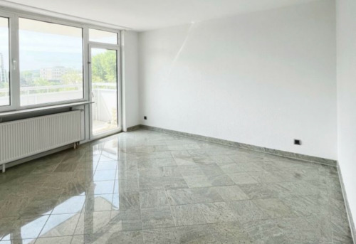 Foto - 3-Zimmer Wohnung mit voll möblierter Küche, Balkon und TG in FFM