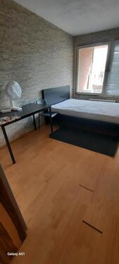 Foto - Zimmer zu vermieten, in der Wohnung sind noch 2 Personen.