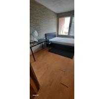 Zimmer zu vermieten, in der Wohnung sind noch 2 Personen. - Berlin Mitte