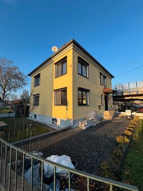 Foto - Freistehendes 3-Parteien-Haus – 79qm 1.OG