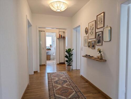 Foto - Großzügige 4-Zimmer-Erdgeschosswohnung mit zwei Balkonen, zwei Bädern und Altbauflair