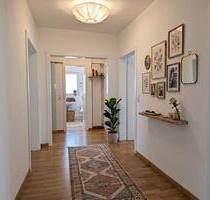 Großzügige 4-Zimmer-Erdgeschosswohnung mit zwei Balkonen, zwei Bädern und Altbauflair - Stuttgart Bad Cannstatt
