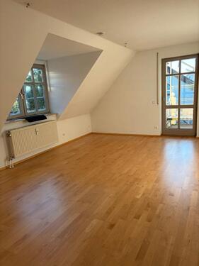 Foto - Sonnige Dachgeschoßwohnung mit großem Potential in Pfersee