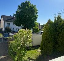 Großzügiger Bungalow mit Garten & Garagen in Aschaffenburg-Damm