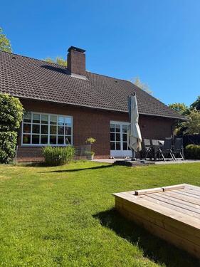 Foto - Modernisiertes Familienhaus mit wohnlichem Keller und Südgarten