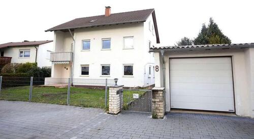Foto - MEHRFAMILIENHAUS in guter WOHNLAGE 8 ZIMMER,5 STELLPLÄTZE,GARAGE