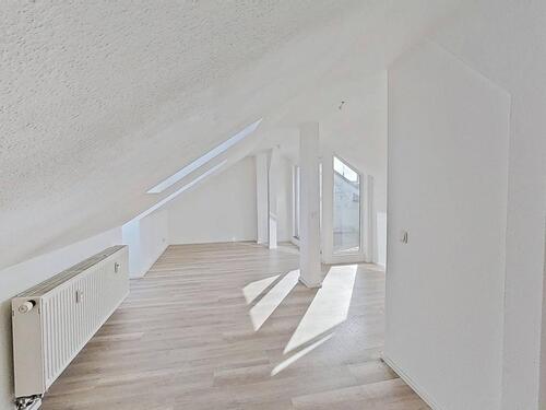 Foto - Charmante 2-Zi.-Dachgeschosswohnung mit Balkon und Blick über die Dächer