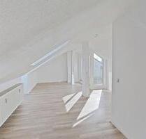 Charmante 2-Zi.-Dachgeschosswohnung mit Balkon und Blick über die Dächer - Nürnberg Rabus