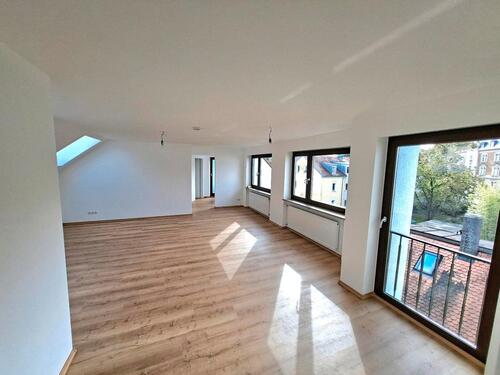 Foto - Hell, zentral, saniert! 2-Zi-Wohnung Balkon, Küche, Garage