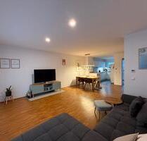 Modernes Reiheneckhaus mit Wärmepumpe und Pool, KfW-40 - Stutensee