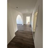 Schöne 91m² Dachgeschosswohnung mit viel Licht & Badewanne - Wuppertal