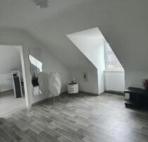 4ZKB in der Wilhelmshöhe Alle DG mit hocw.Einbauküche .Zu verm. - Kassel Fasanenhof