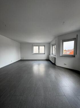 Foto - Frisch renovierte 4-Zimmer-Wohnung mit 2 Balkonen und Stellplatz