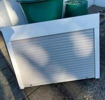 Fenster unterschiedlicher Größe mit Rolladenkasten - Monschau