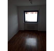 Hallo, zu Verkauf steht eine 3-Zimmer Wohnung in Hanau.
