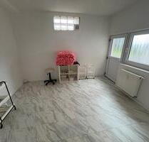 Studio Raum Untermiete - 300,00 EUR Kaltmiete, in Saarbrücken (PLZ: 66126) West