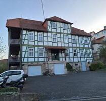 stattliches Bauernhaus mit Scheune in Ortskern von Guxhagen