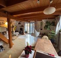 Außergewöhnliche 2 Zi. DG-Wohnung in Burglauer