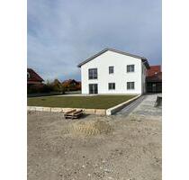 Haus in Pfakofen - 1.800,00&nbsp;EUR Kaltmiete, ca.&nbsp; 240,00&nbsp;m&sup2; in Pfakofen (PLZ: 93101)