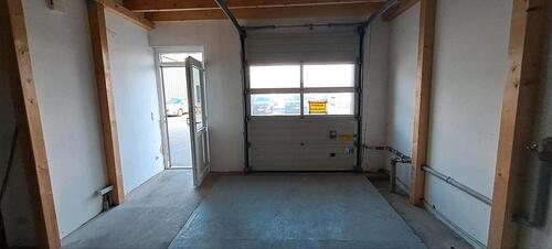 Foto - Gewerbefläche ca. 200qm mit kl. Büro + WC + kl. Küche