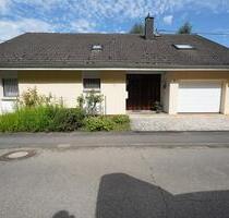 Großzügiges EFH mit Einliegerwohnung - Becheln