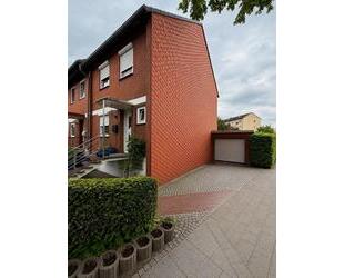Reihenendhaus mit 555 m² Grundstück, 2 Garagen & Carport - Bremen Hemelingen
