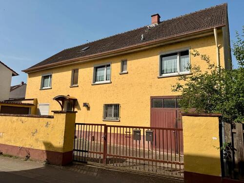 Foto - Charmantes Haus mit großem Grundstück, Scheune, zwei Garagen und