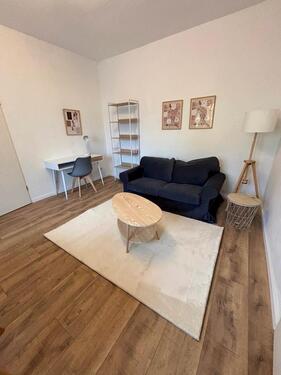 Foto - Neu sanierte 2-Zimmer Wohnung mit kleiner Einbauküche