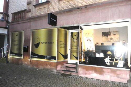 Foto - GANESHA-IMMOBILIEN...Laden-Gewerberaum mit Schaufenster mitten in der Altstadt zu vermieten !